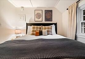 The Aurora Inn & Cottages