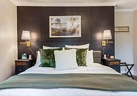 The Aurora Inn & Cottages