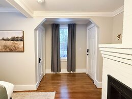 The Aurora Inn & Cottages