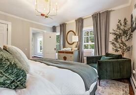 The Aurora Inn & Cottages