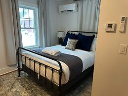 The Aurora Inn & Cottages