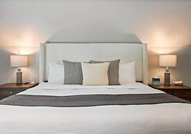 The Aurora Inn & Cottages