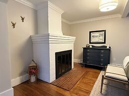 The Aurora Inn & Cottages