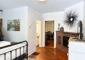 The Aurora Inn & Cottages