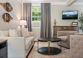 The Aurora Inn & Cottages