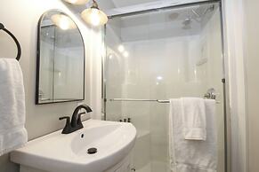 The Aurora Inn & Cottages