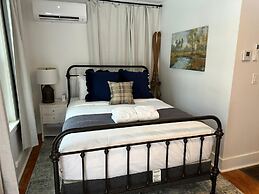 The Aurora Inn & Cottages