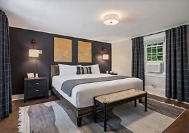 The Aurora Inn & Cottages