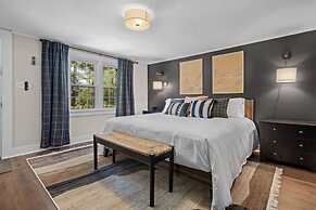 The Aurora Inn & Cottages