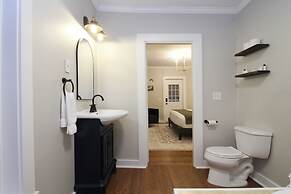 The Aurora Inn & Cottages