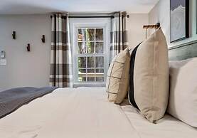 The Aurora Inn & Cottages
