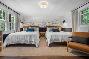 The Aurora Inn & Cottages