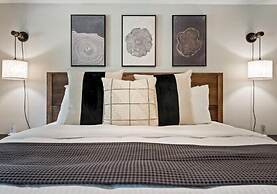 The Aurora Inn & Cottages
