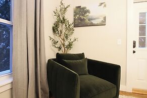 The Aurora Inn & Cottages