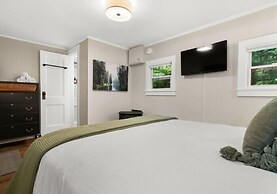 The Aurora Inn & Cottages