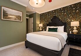 The Aurora Inn & Cottages
