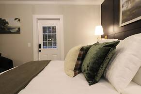 The Aurora Inn & Cottages