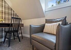 The Aurora Inn & Cottages