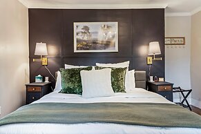 The Aurora Inn & Cottages