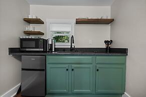 The Aurora Inn & Cottages