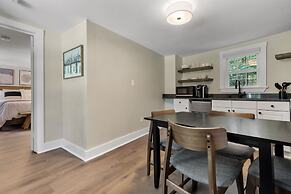 The Aurora Inn & Cottages