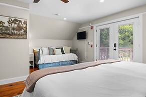 The Aurora Inn & Cottages