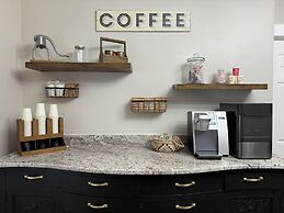 The Aurora Inn & Cottages