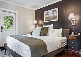 The Aurora Inn & Cottages