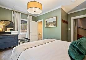 The Aurora Inn & Cottages