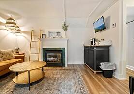 The Aurora Inn & Cottages