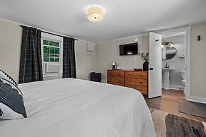 The Aurora Inn & Cottages