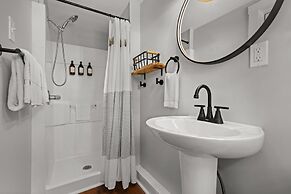 The Aurora Inn & Cottages