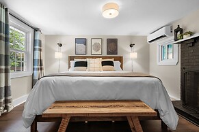 The Aurora Inn & Cottages