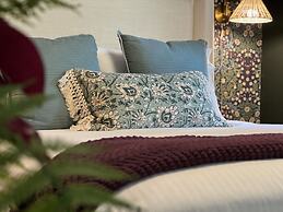 The Aurora Inn & Cottages