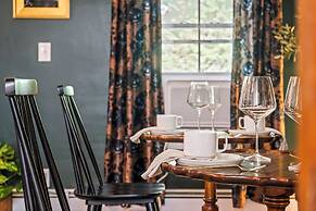The Aurora Inn & Cottages