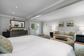 The Aurora Inn & Cottages