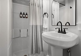The Aurora Inn & Cottages
