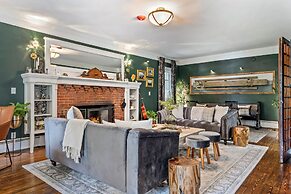 The Aurora Inn & Cottages
