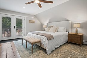 The Aurora Inn & Cottages