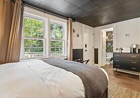 The Aurora Inn & Cottages