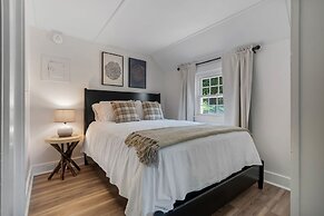 The Aurora Inn & Cottages