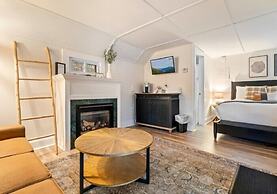 The Aurora Inn & Cottages