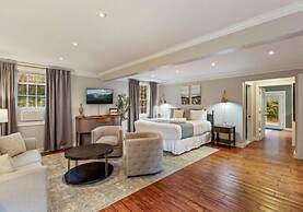 The Aurora Inn & Cottages