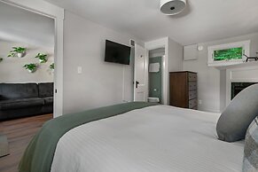 The Aurora Inn & Cottages