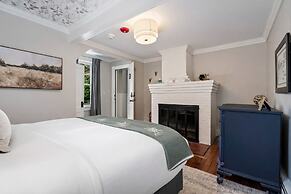 The Aurora Inn & Cottages