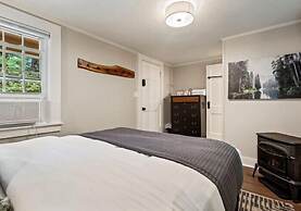 The Aurora Inn & Cottages