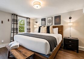 The Aurora Inn & Cottages