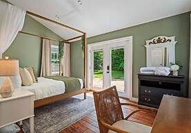 The Aurora Inn & Cottages