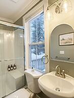 The Aurora Inn & Cottages