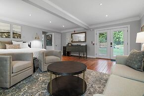 The Aurora Inn & Cottages